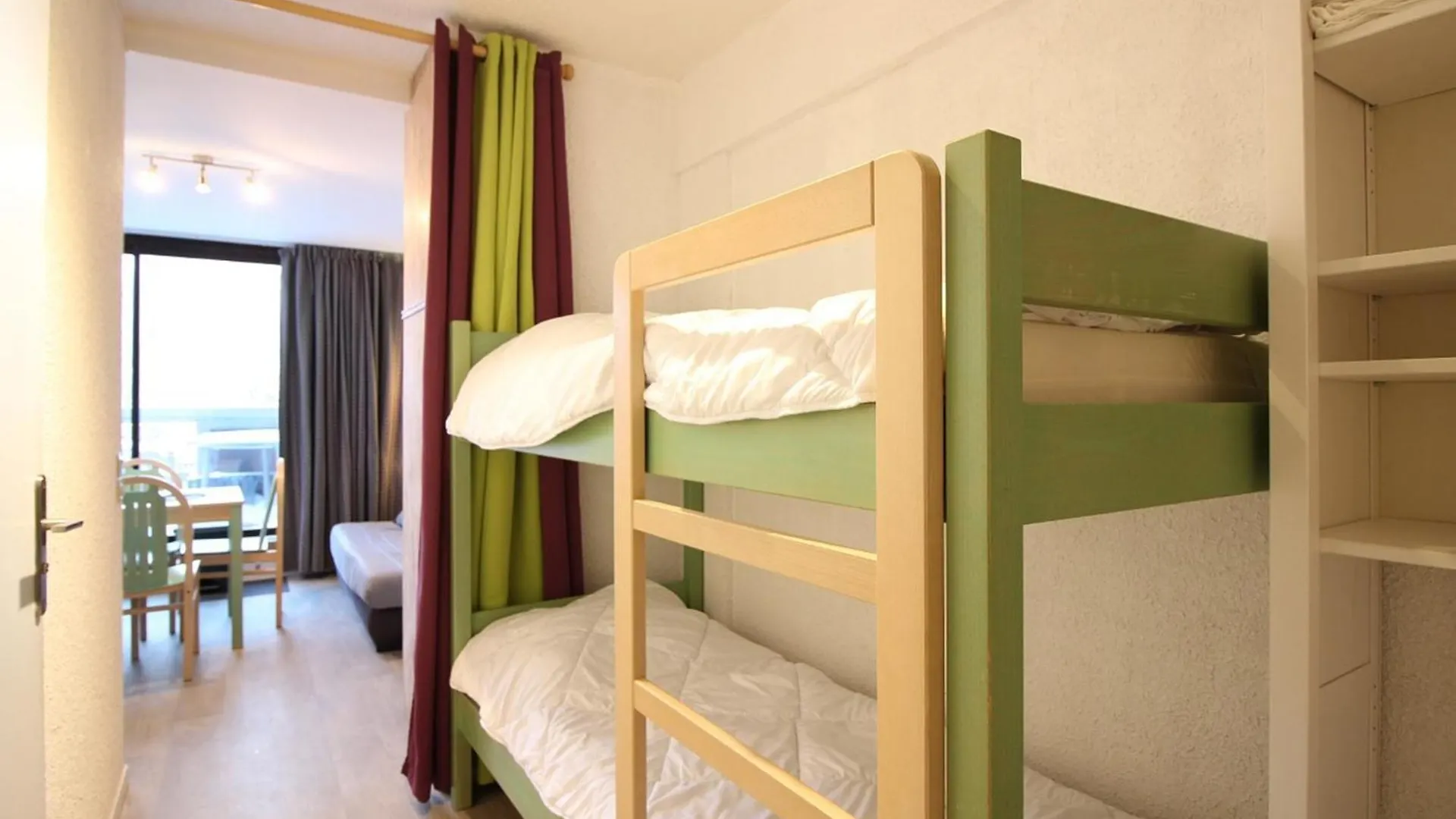 Studio Avec Balcon Et Ascenseur - 200M Du Centre - Fr-1-608-137 Le Mont-Dore 0*,  France